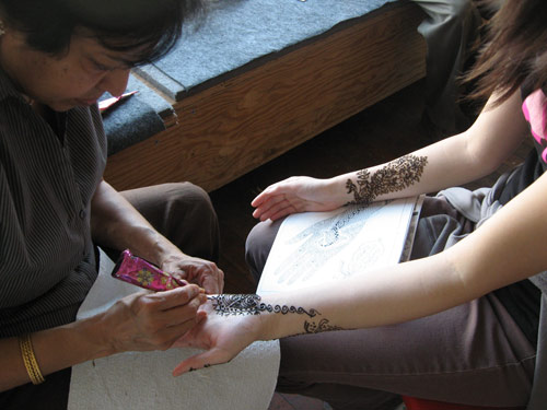03-23-08_henna_workshop2
